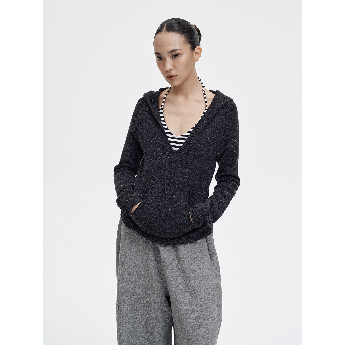 V领连帽修身羊毛针织上衣