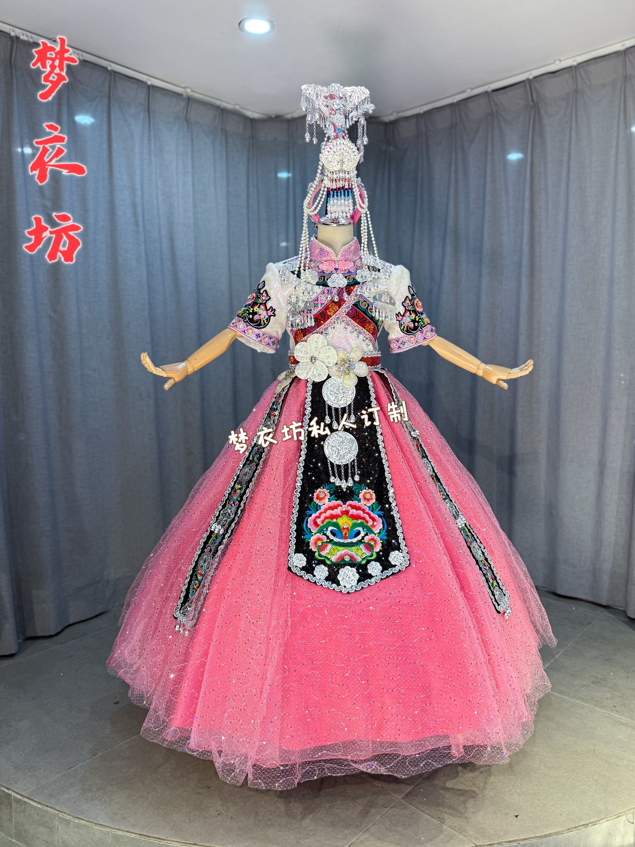 女童羌族彝族壮族侗族白族民族服