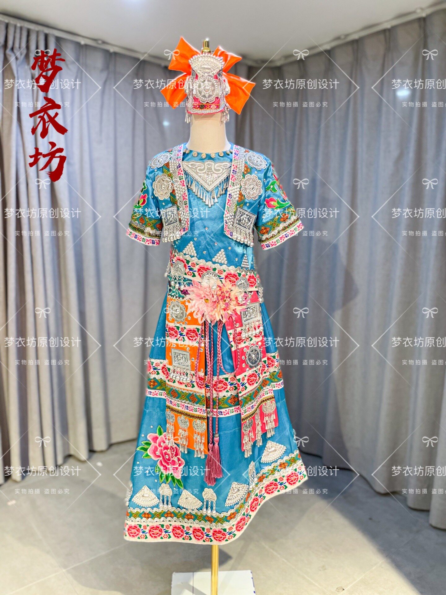 快乐阳光女童哈尼族苗族摩梭族土家族彝族畲族少数民族服装长款
