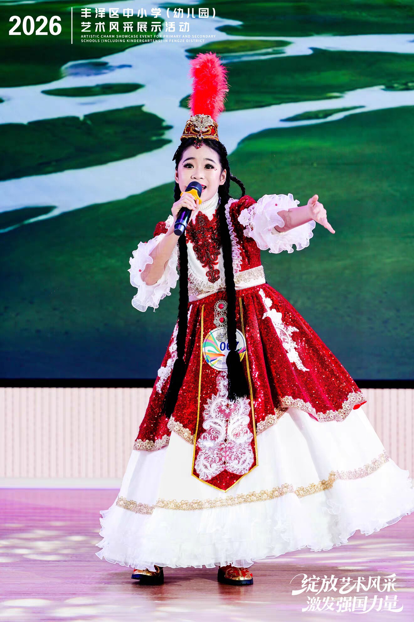 快乐阳光演出服女童长款新疆哈萨克《哈密小古丽》《冰雪盛宴》图片