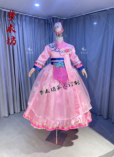 女童金达莱斯密达金色的长鼓