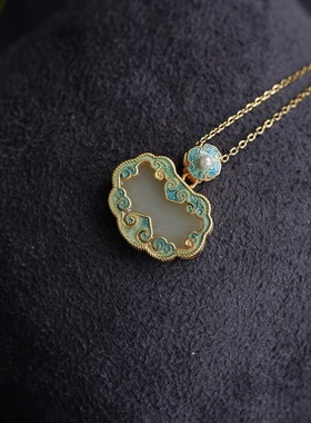 复古和田玉吊坠银镶嵌青白玉项链