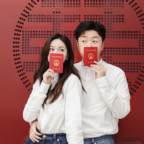 结婚登记照情侣装白衬衫领证衣服