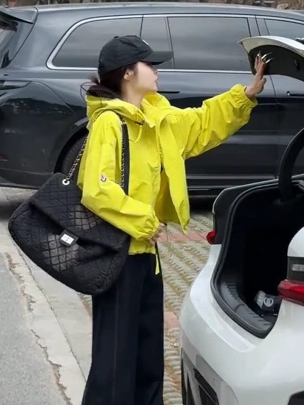 短款秋装连帽外套女士春秋2025欧货洋气流行小个子休闲夹克冲锋衣