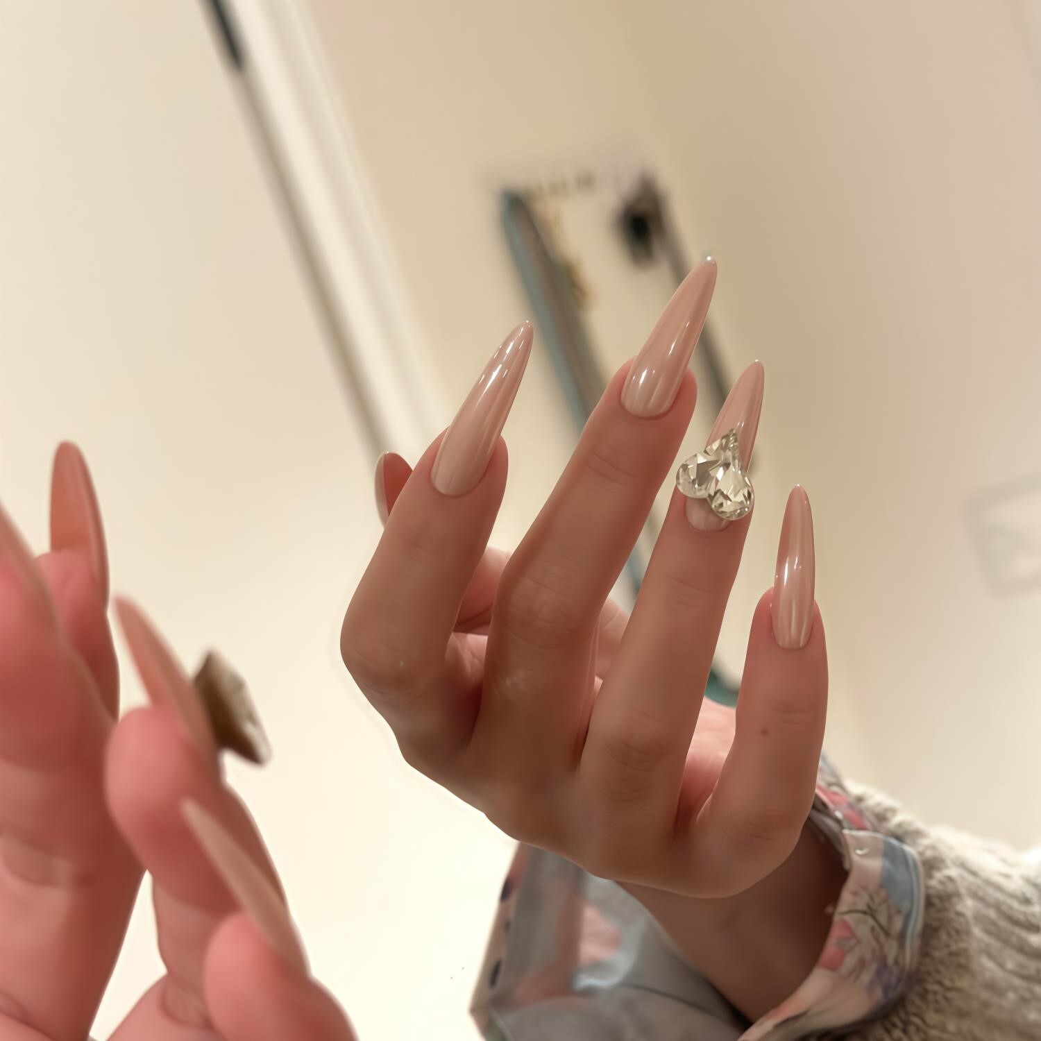 2026新款欧美风海莉白月光高级手工穿戴甲辣妹橡皮粉极光美甲孕妇