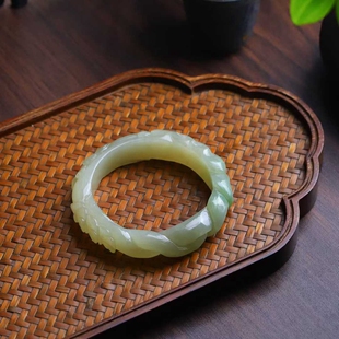 天然新疆和田玉玉器工厂店青海料老料俏翠色玉石九尾狐手镯手饰