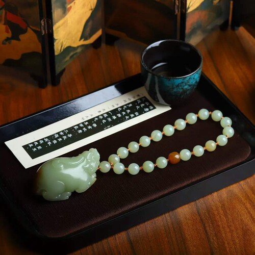 天然和田玉玉器工厂店新疆且末料老料俏糖色工艺品玉石貔貅手把件