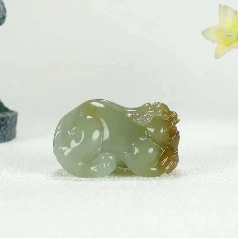 俏红糖且末料貔貅吊坠