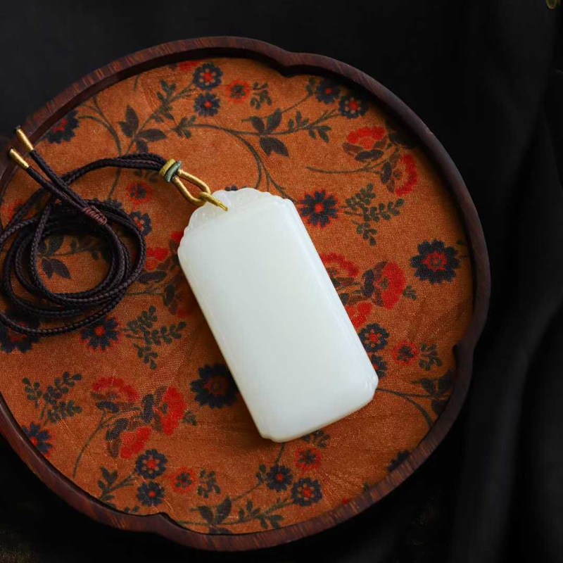 天然新疆和田玉玉器工厂店俄料羊脂机白玉素面玉石平安牌吊坠挂件