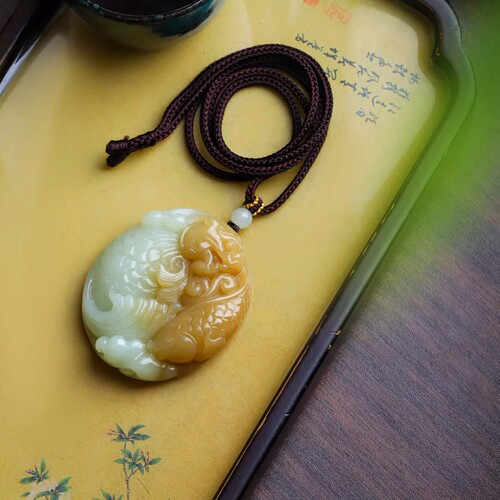 天然和田玉玉器工厂新疆且末料老料俏糖色工艺品玉石龙鱼吊坠挂件