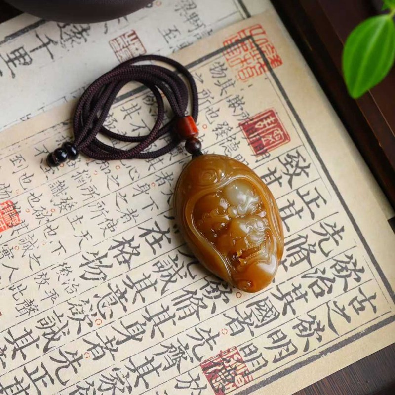 天然和田玉玉器工厂店新疆且末料糖料工艺品复古兽头玉石吊坠挂件