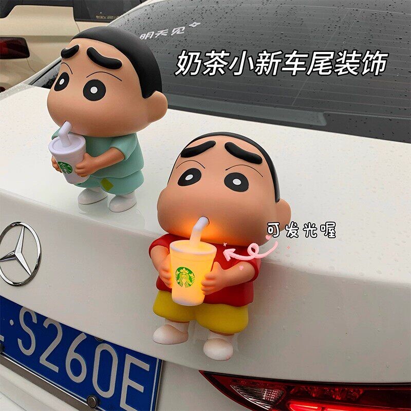 爱喝奶茶的蜡笔小新可发光车载摆件创意汽车装饰车顶公仔车外摆件