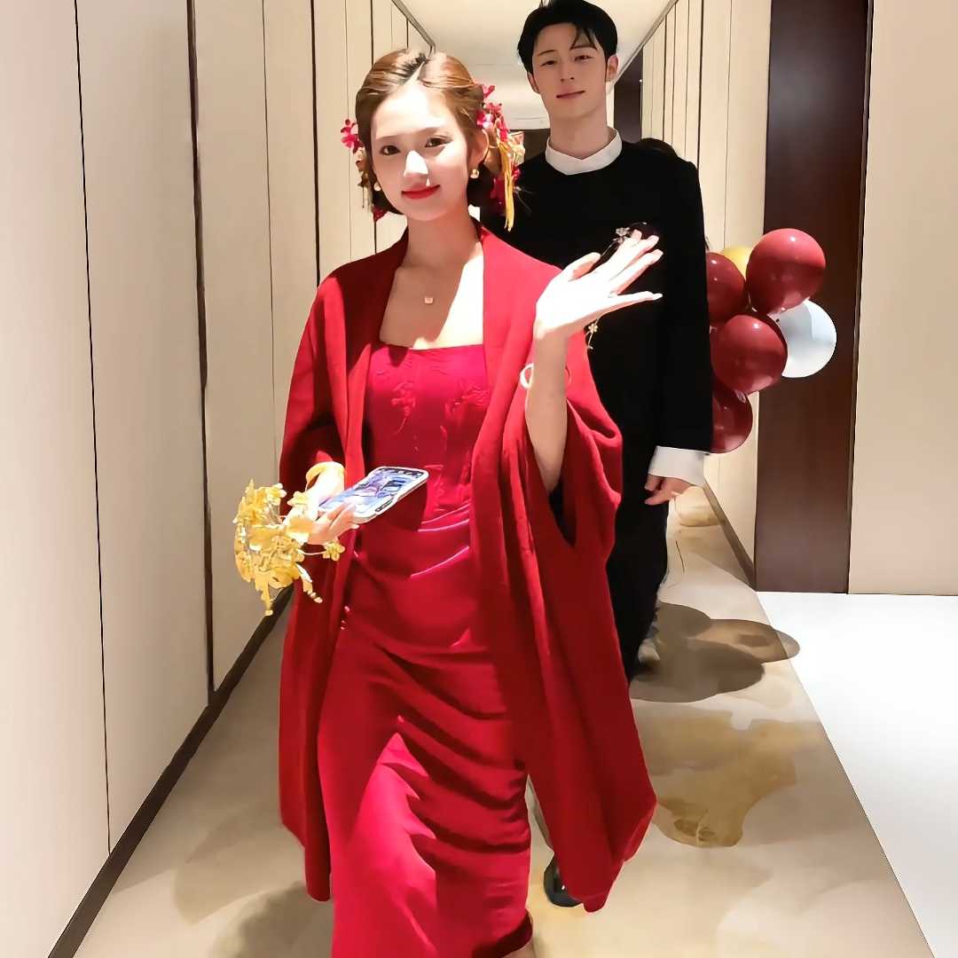 红色结婚披肩外搭斗篷旗袍披风流苏订婚新娘秋冬仿羊绒喜婆婆妈妈