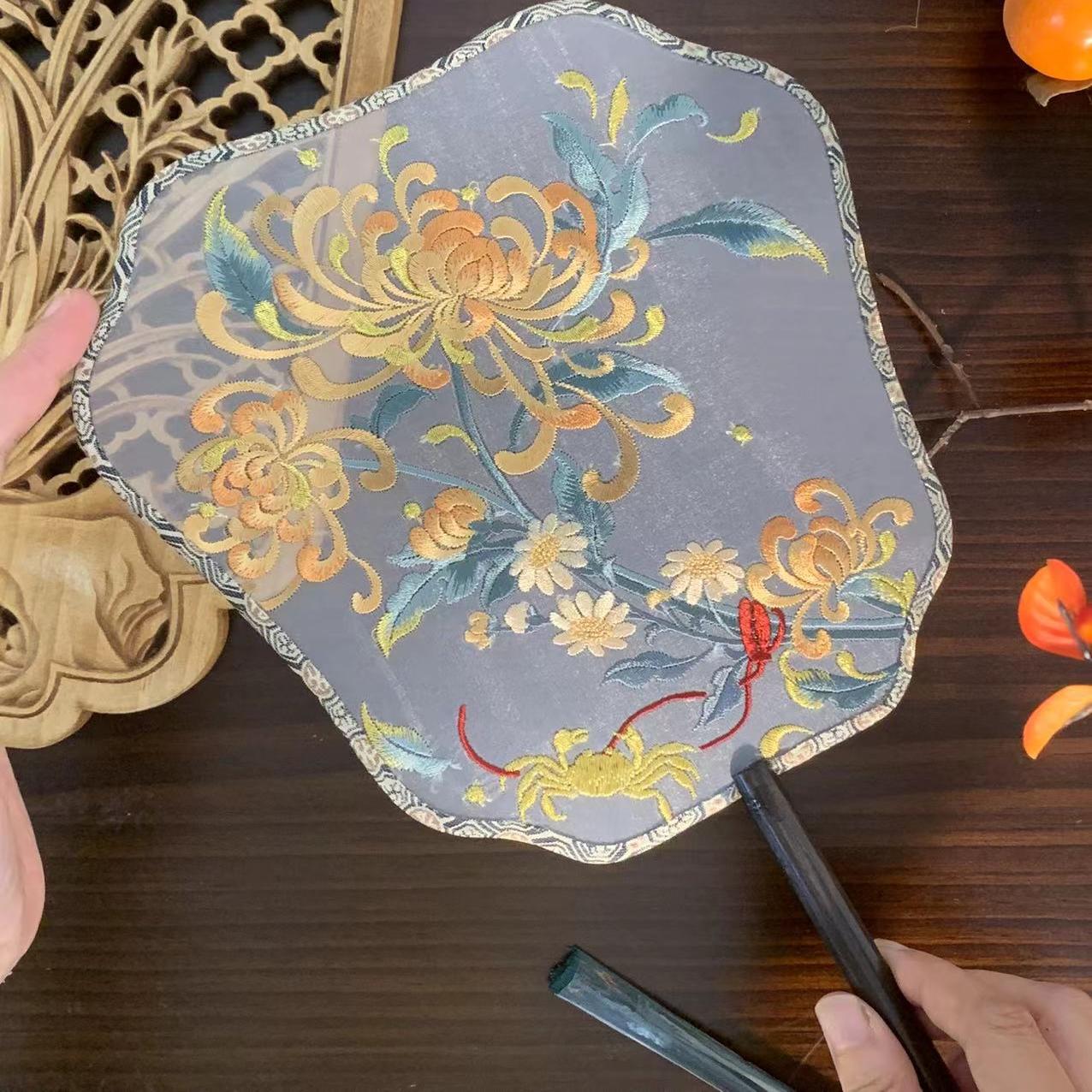 刺绣扇子古风舞蹈新中式汉服扇