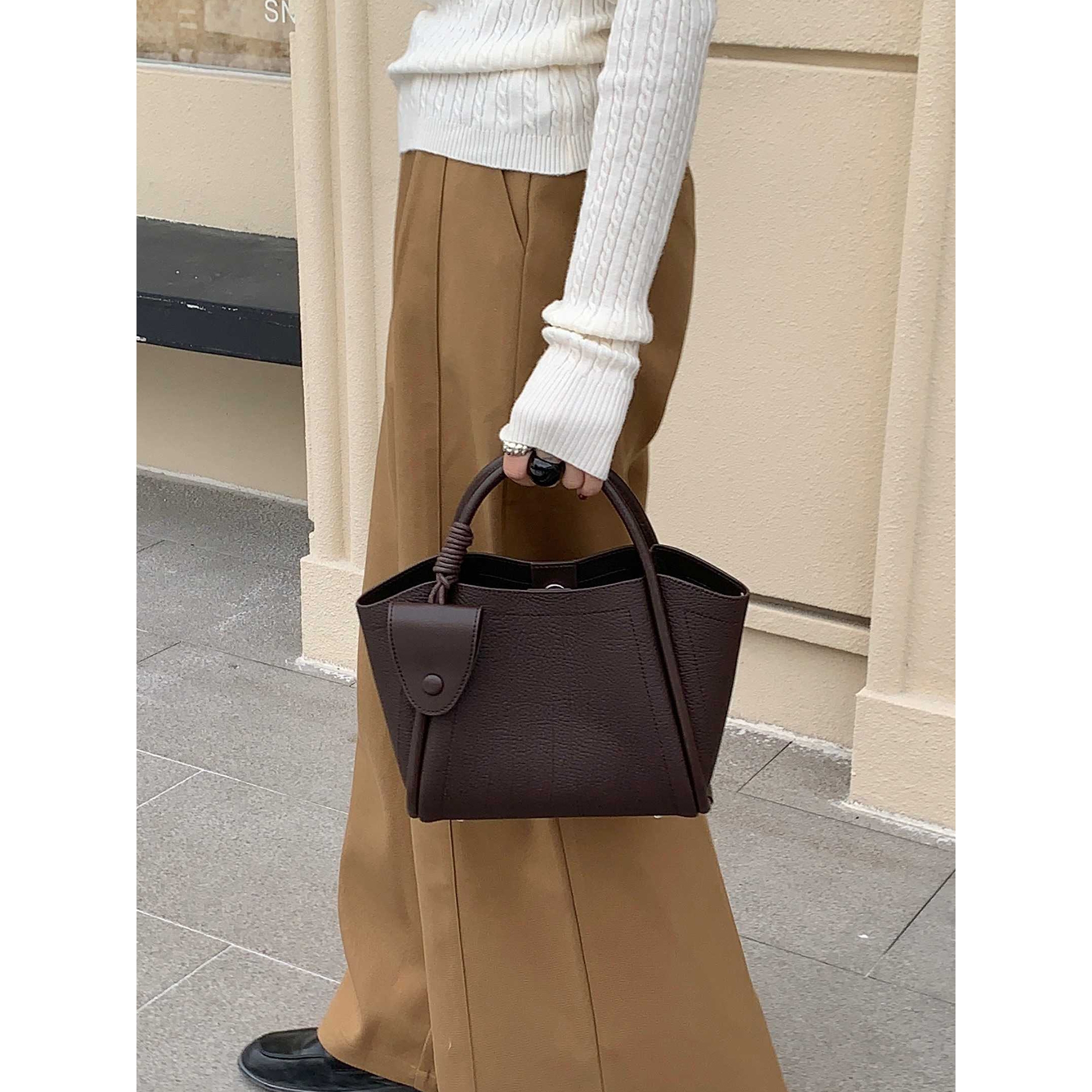 官方正品菜篮子水桶包女2025新款高级感真皮手提包头层牛皮通勤包