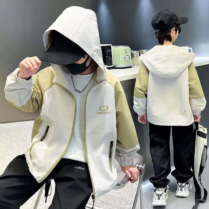 男童外套春秋薄款冲锋衣2026新款洋派中大童男孩软壳连帽秋季上衣
