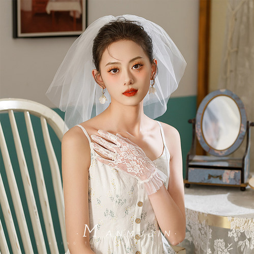 求婚小个子女生结婚登记领证头纱