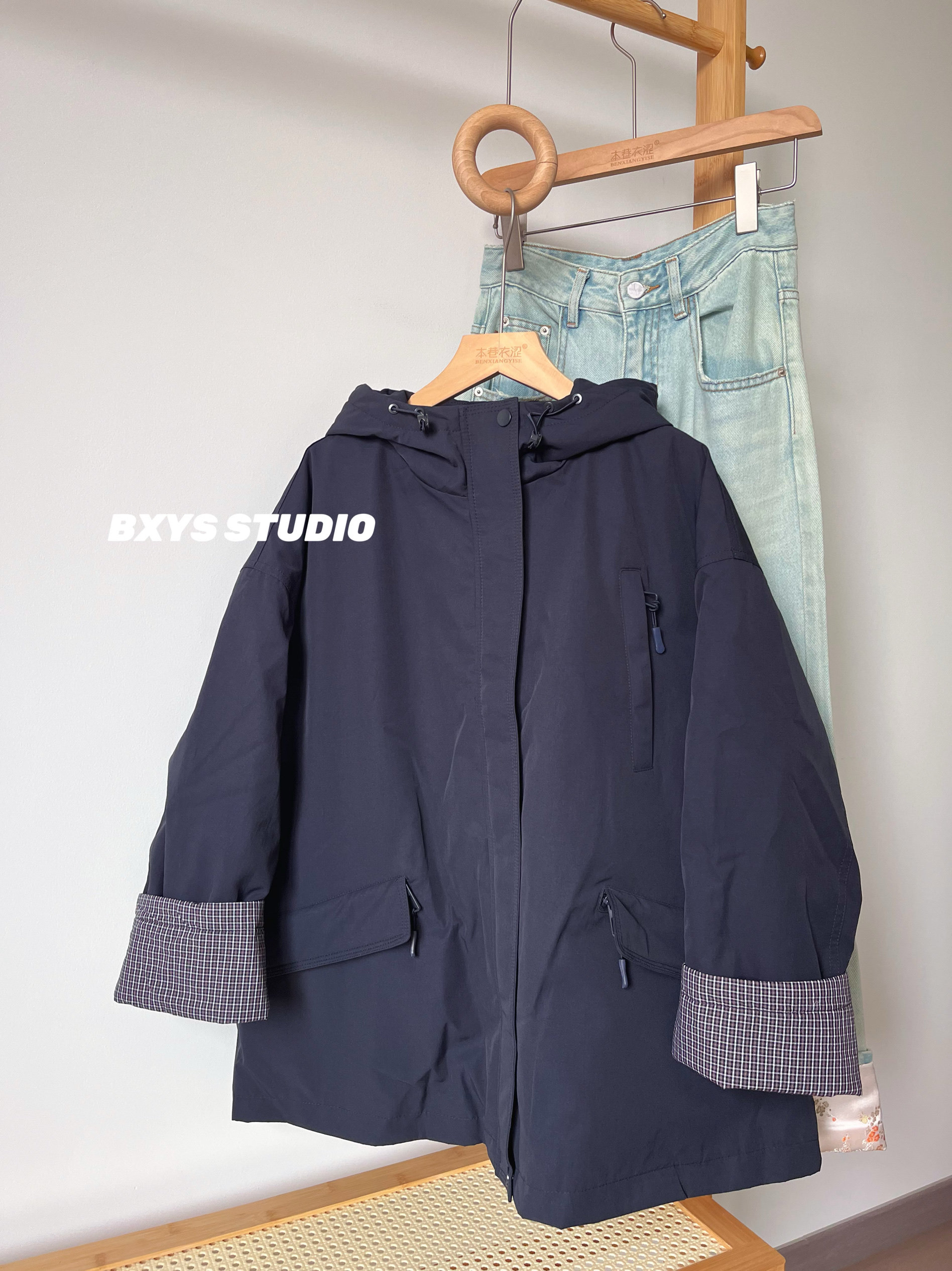 本巷衣涩2024冬款休闲感羽绒服女宽松工装风保暖冲锋衣翻袖外套
