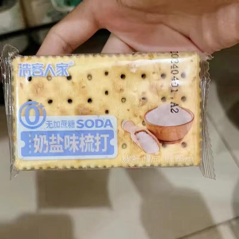 促销新货苏打饼干零食香葱海盐整箱食品小吃葱油咸味