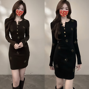 轻奢太阳花烫钻纽扣半开领长袖连衣裙女春季收腰显瘦性感包臀裙潮