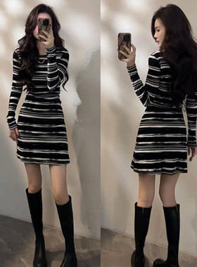 甜辣黑白不规则条纹长袖连衣裙女秋冬减龄收腰显瘦圆领包臀短裙潮