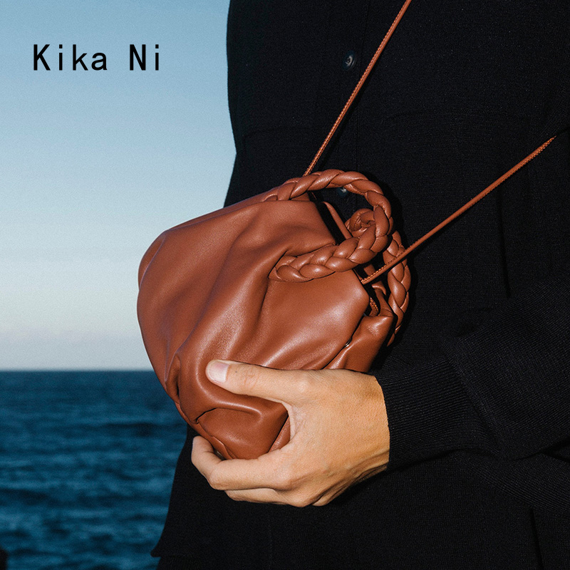 斜挎小羊皮饺子包皱褶迷你