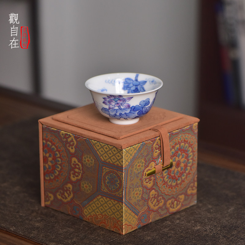 景德镇复古青花斗彩紫莲主人杯