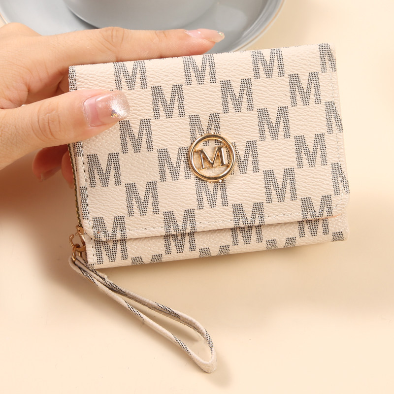 娇雪兰2026新款短款时尚印字母多卡位洋气精致手提女士钱包零钱包