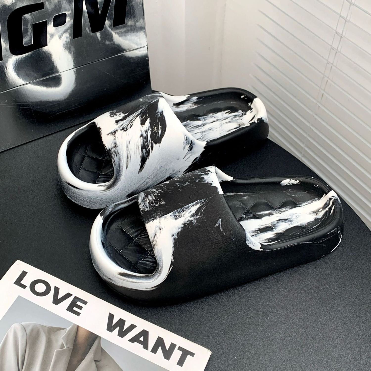 男拖鞋外穿夏2025新款耐磨室内家居浴室防滑防臭eva踩屎感厚底女