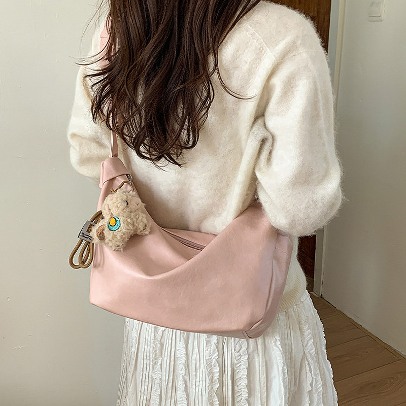 包包女斜挎2026高级感软皮大容量饺子包慵懒风学生上课通勤托特包