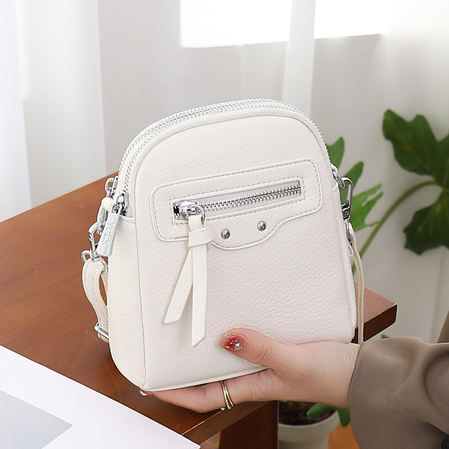 手机包女斜挎2026新款轻便迷你小包包简约通勤小挎包竖款零钱包