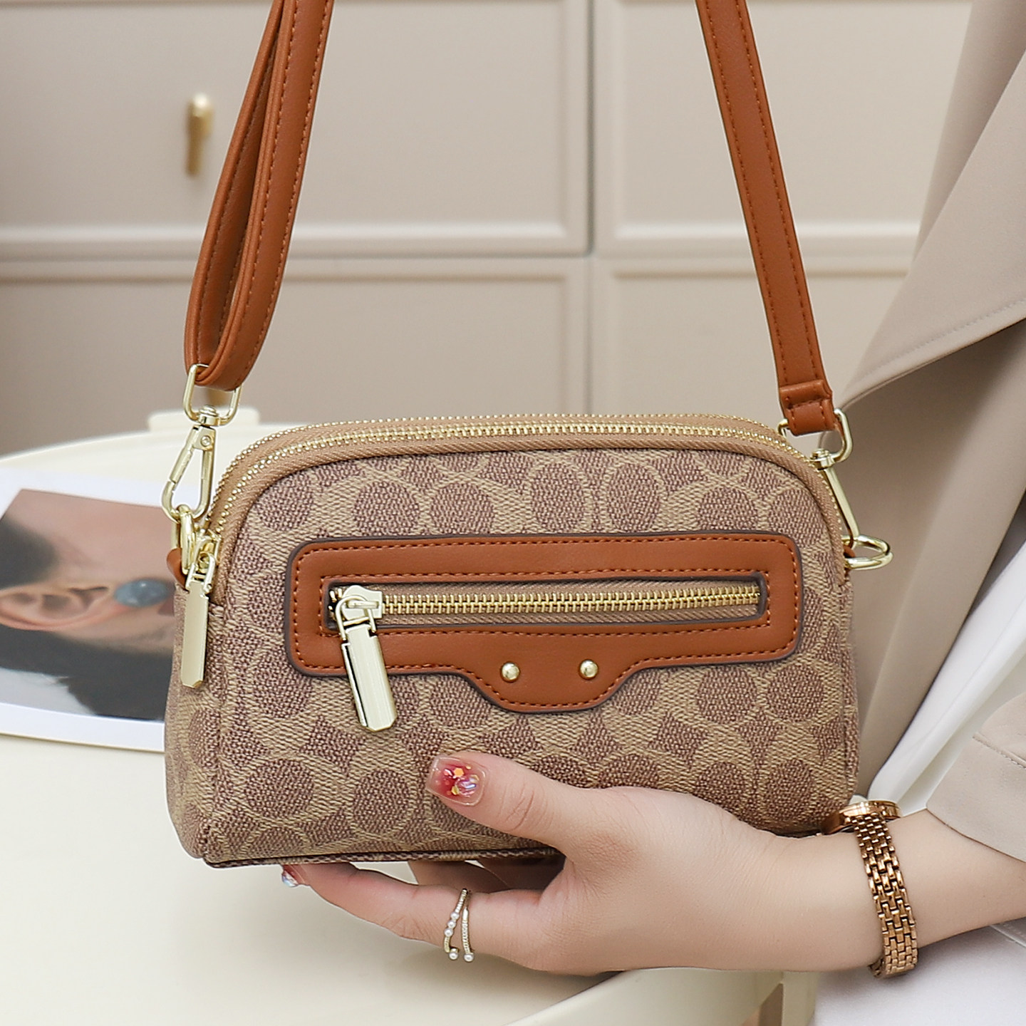 双层拉链小方包新款印花大容量斜挎包高级通勤手机包轻便零钱包