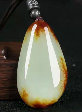 新疆和田色籽料原石吊坠