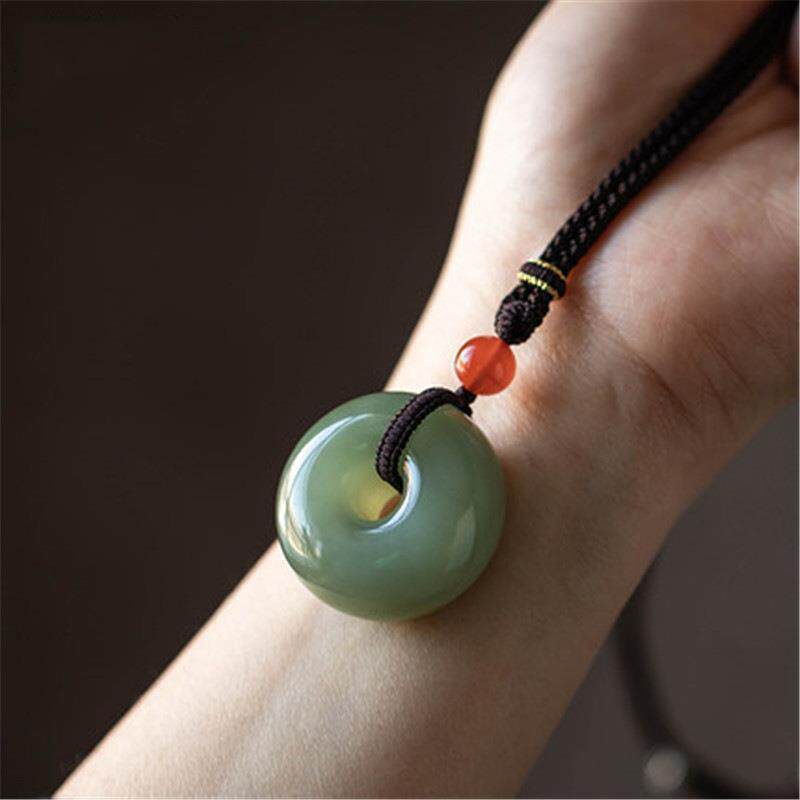 平安扣和田色吊坠男女款宝宝护身符青白玉本命年项链保平安扣挂坠