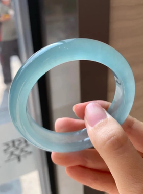 天空蓝翡翠色石英岩玉手镯