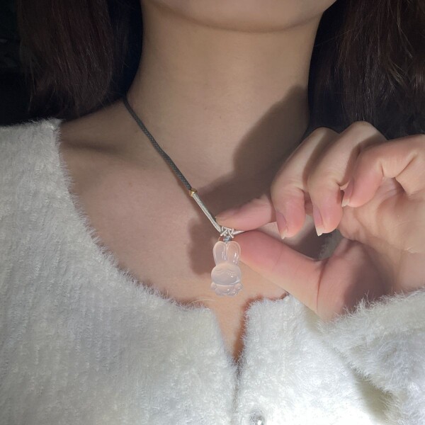 天然玛瑙萌萌兔吊坠小熊玉石项链中国风可爱闺蜜复古挂件女