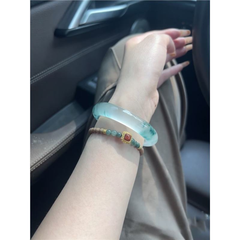 翡翠色手镯高冰种飘花缅甸图片