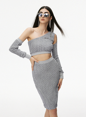 Azepam 灰色设计感短款肌理斜肩上衣不规则半身a字包臀裙套装