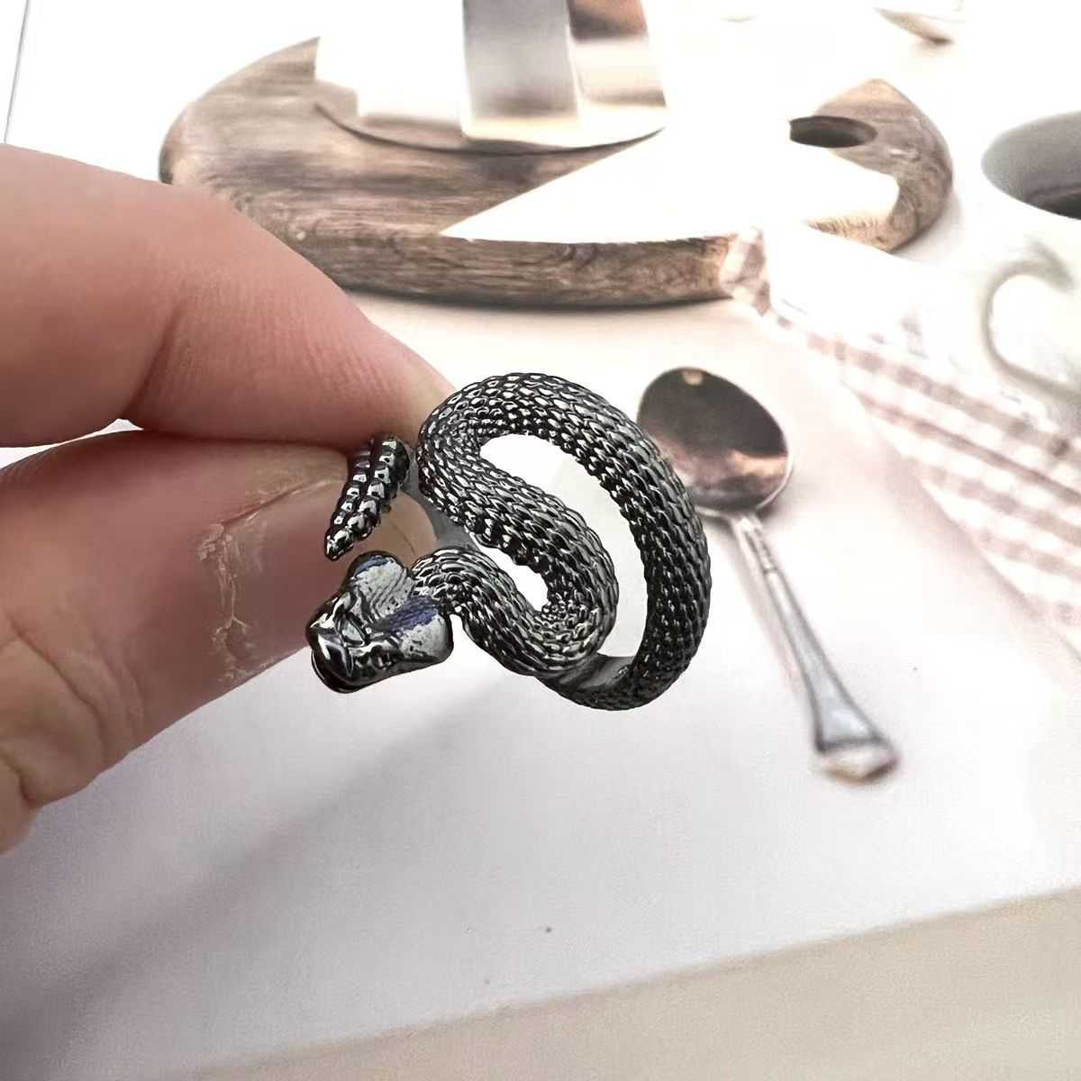 亚马逊欧美复古男士戒指朋克夸张合金戒指酷帅嘻哈可调节指环首饰