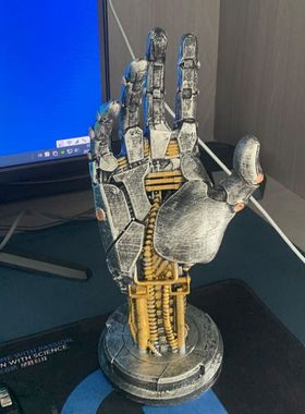 赛博朋克机械手XBOXswitch手柄收纳电脑竞桌面支架树脂摆件送男生