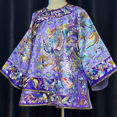 欧洲站2025原创新款重工仿刺绣印花百蝶衣格格服雪青色缂丝蝶穿花