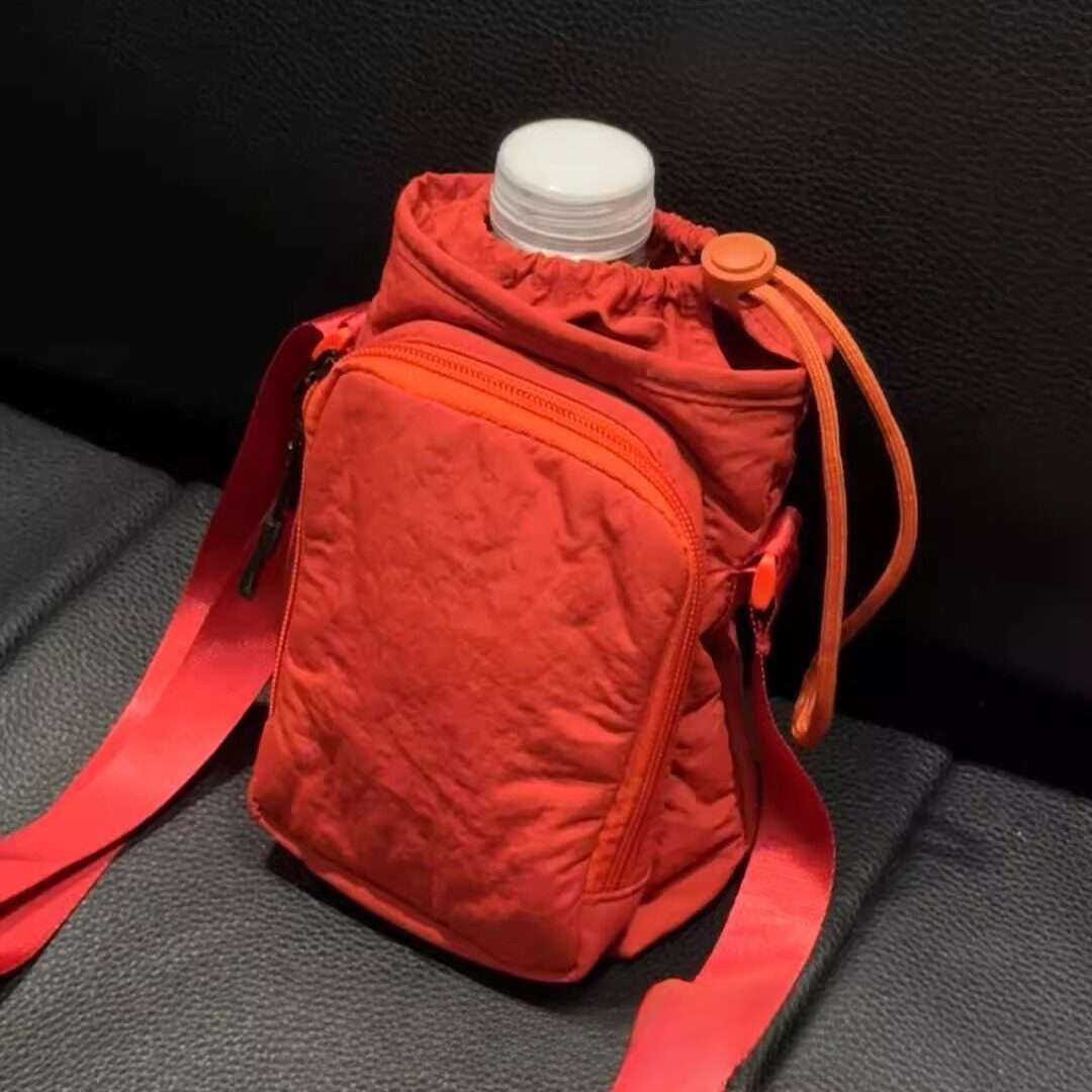 单肩水壶包夏季跑步运动户外便携包手机包防水瑜伽包出去玩水桶包