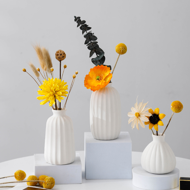 北欧简约风陶瓷迷你小花瓶