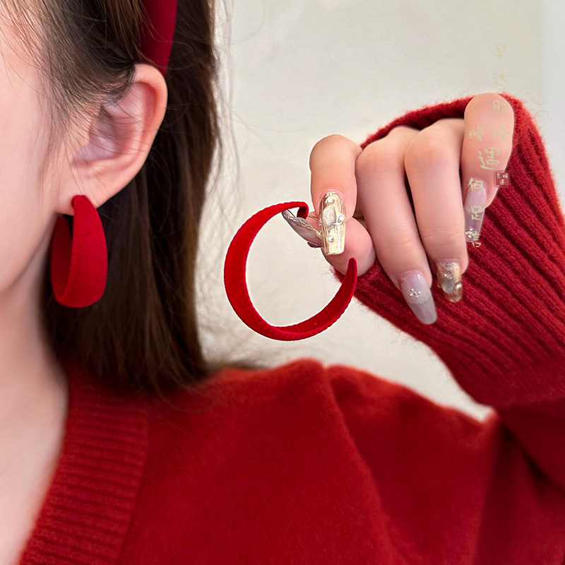 秋冬红色植绒耳圈女复古高级感港风圆圈耳环夸张气质简约圈圈耳饰