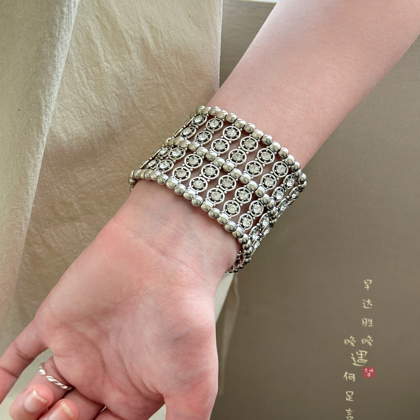 复古锆石弹力绳宽手镯女轻奢小众高级感手链夸张个性时尚ins手饰