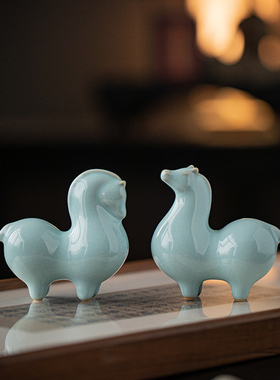 创意陶瓷小唐马摆件精品汝窑开 片客厅酒柜玄关办公桌面装饰工艺