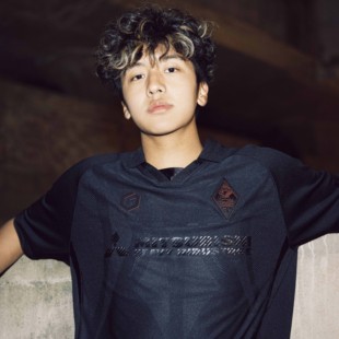 GOINTOx三菱重工飞狮足球队2025赛季客场黑武士短袖球衣