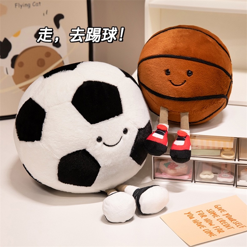 创意篮球足球送男生生日礼物兄弟弟弟给男友实用的玩偶公仔圣诞