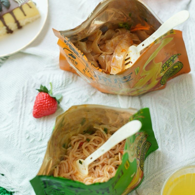 巨诺西大b魔芋凉皮凉面含调料自立袋方便速食内赠餐叉子代餐宵夜,粮油调味/速食/干货/烘焙,冲泡方便面/拉面/面皮,淘宝优惠券,粉丝福利购,淘宝优惠卷