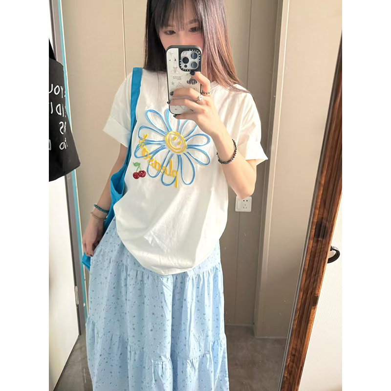 新款阳光笑脸花朵印花圆领上衣